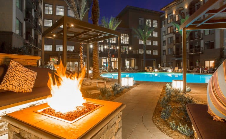 Luxury Apartments in Los Angeles | Outdoor | The Colony at the Lakes